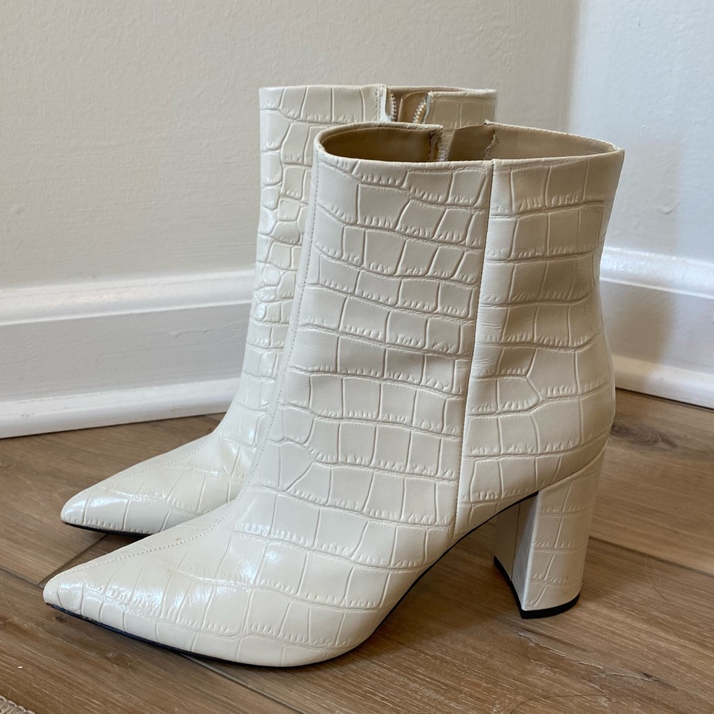 Marc Fisher ULANI HEELED BOOTIE size 9